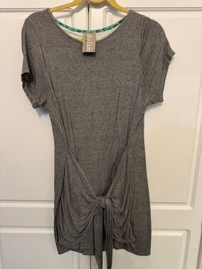 Anthropologie- Dolan striped gray and white tee with teal trim